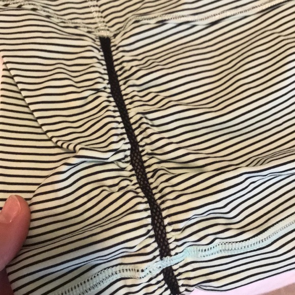 LULULEMON TOP. Size 4. Like New! - Picture 8 of 8